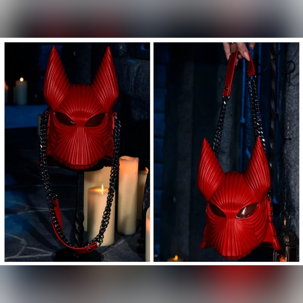 La Femme En Noir Bram Stoker's Dracula Helmet Bag - Blood Red